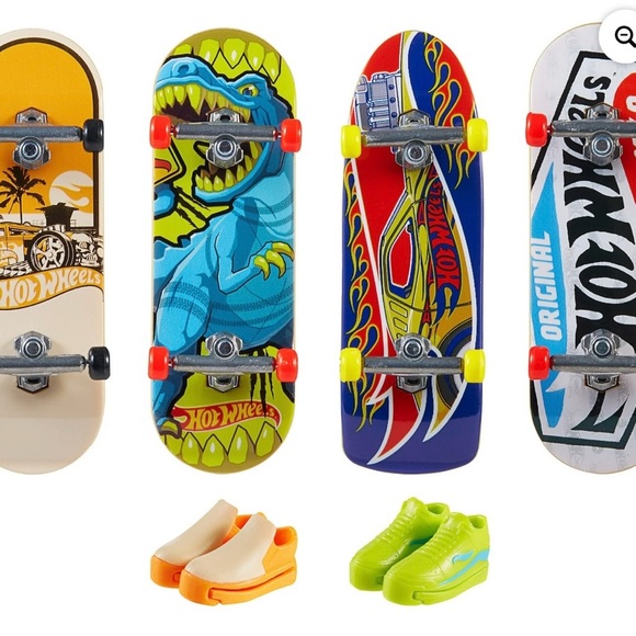 Hot Wheels Skate Set of 4 Fingerboards & 2 Sets of Skate Shoes - Picture 2 of 5